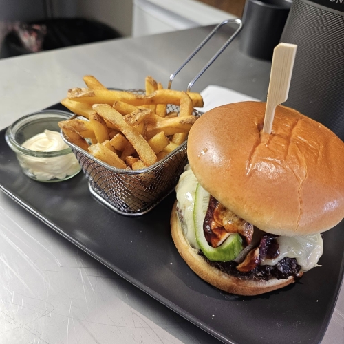 Få en saftig burger som take away i Nyborg