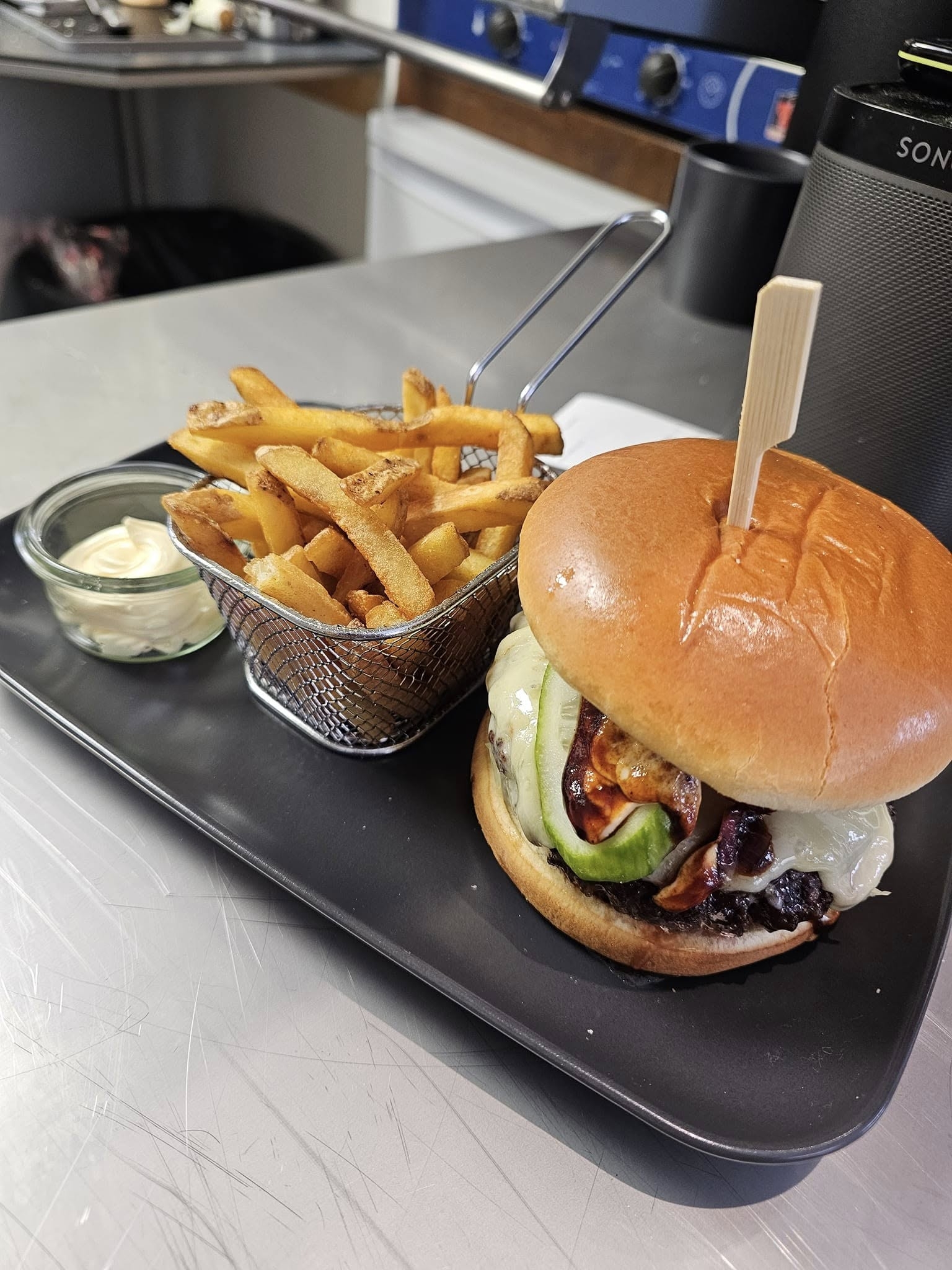 Få en saftig burger som take away i Nyborg