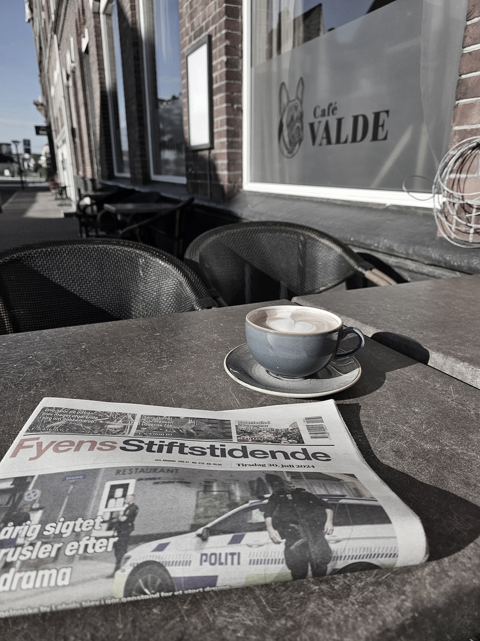 Nyd en varm kop kaffe på en hyggelig café i Nyborg